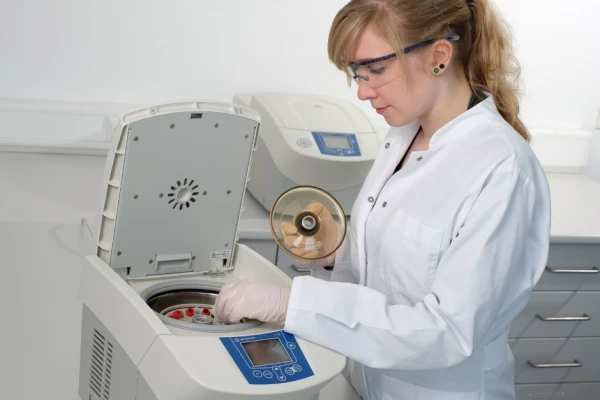 ЯК ОБРАТИ ЦЕНТРИФУГУ ДЛЯ СЛУЖБИ КРОВІ І  ЛАБОРАТОРІЇ 