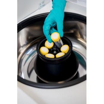 Центрифуга в комплекті з роторами, стаканами та адаптерами Sigma 3-16L IVD