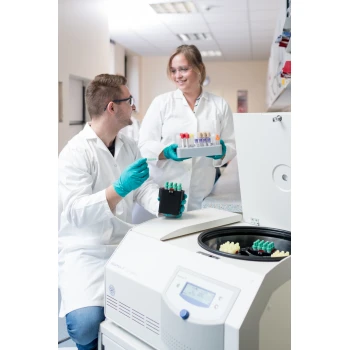 Центрифуга в комплекті з роторами, стаканами та адаптерами Sigma 3-16KL IVD