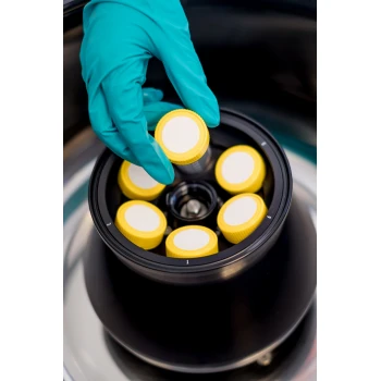 Центрифуга в комплекті з роторами, стаканами та адаптерами Sigma 3-16KL IVD