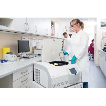 Центрифуга в комплекті з роторами, стаканами та адаптерами Sigma 3-16KL IVD