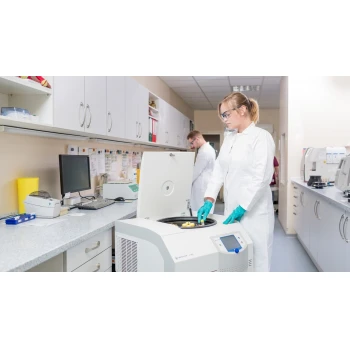 Лабораторна центрифуга Sigma 3-18KHS настільна з охолодженням та нагріванням