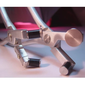 Роликові щипці (прокатувач) для роботи з ПВХ трубками контейнерів з кров'ю